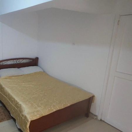 Private Bedroom Paphos Central Kültér fotó